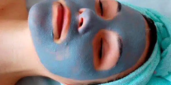 голубая глина как маска для лица
