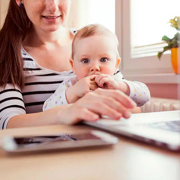 Как совмещать материнство и работу в декрете