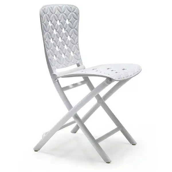 Складные стулья: особенности и преимущества конструкции