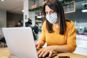 kak-sdelat-medicinskuju-masku-samostojatelno